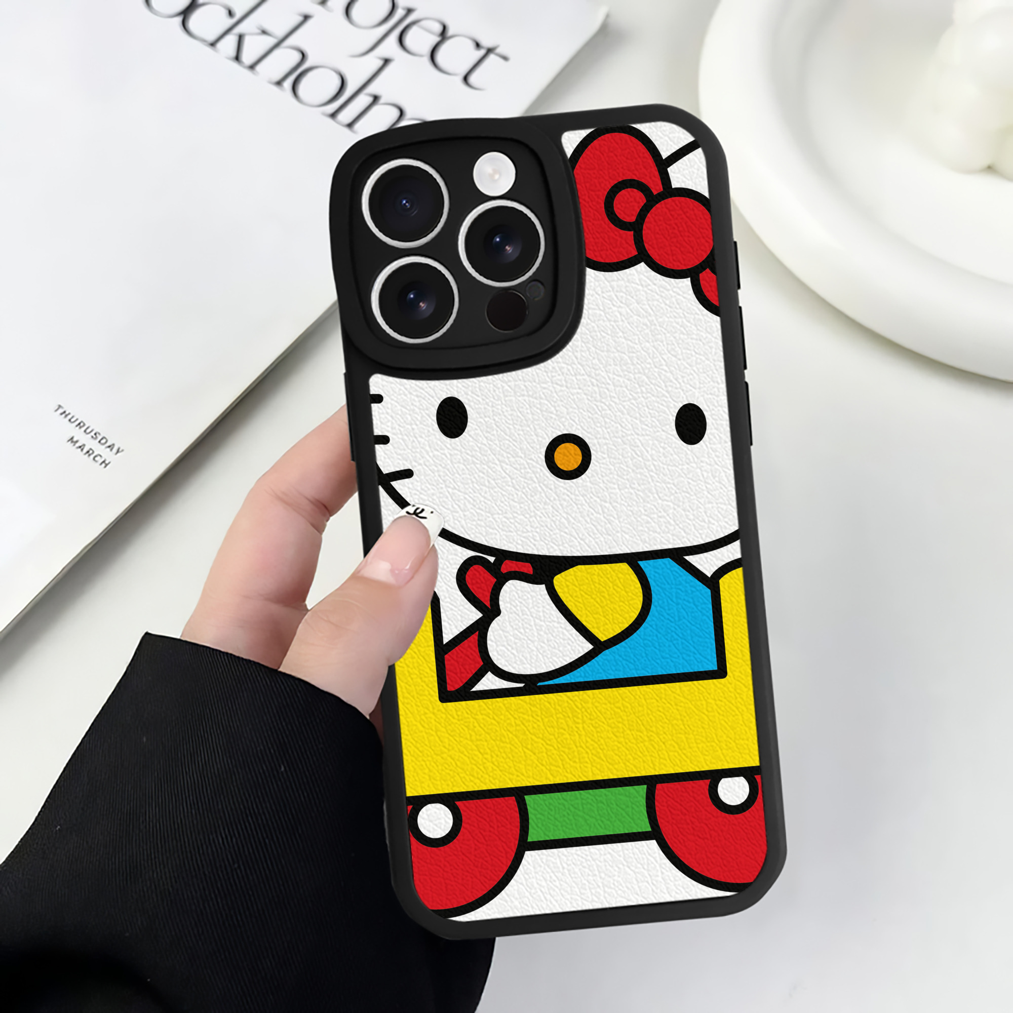 （画像用） Hello Kitty ハローキティ 【iPhone 16シリーズ対応】シリコンスマホケース（レザー調） 材質：シリコン